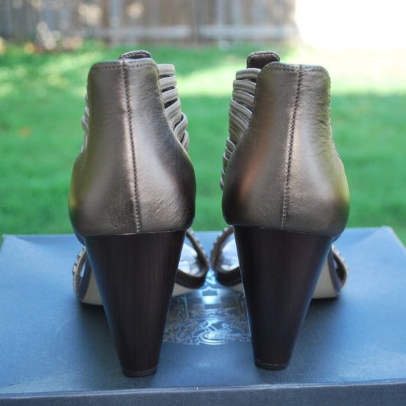Vince Camuto Heels Size 8.5 - Picture 4 of 8